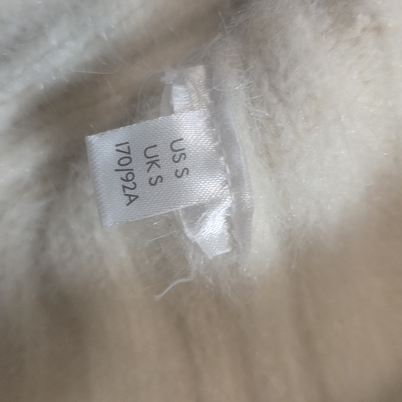 Anthropologie Margo Soft Off the Shoulder‎ Cream Sweater Size Small - Picture 11 of 13